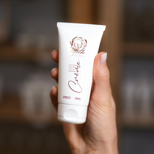 Image de la crème légère Mundo dans son tube en plastique recyclé blanc